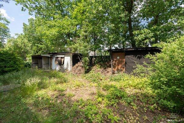 Hinterer Teil Grundstück links