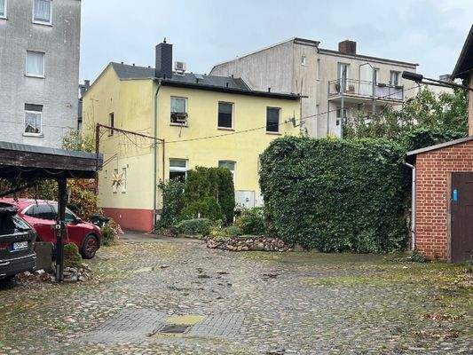 Blick auf die Hoffassade