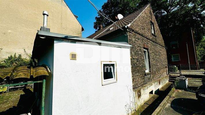 Wohnhaus Seitenansicht / Anbau