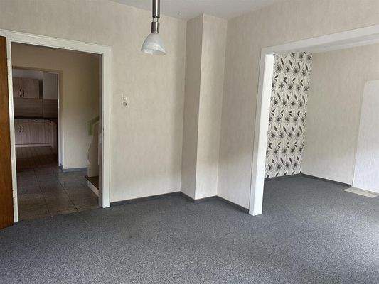 Esszimmer mit Blick in Flur Erdgeschoss