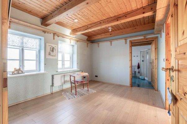 ein weiteres Zimmer nach Norden mit Zugang zum Badezimmer.jpg