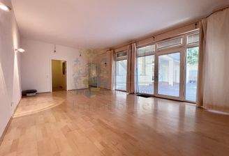 SCHÖNE BÜROEINHEIT