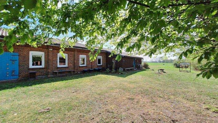 Hofansicht Saalanbau 110212.jpg