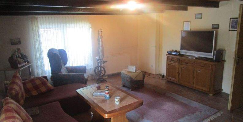 228. Wohnzimmer im EG.des Hauses..JPG