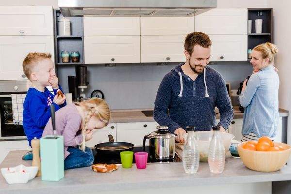 Glückliche massa Baufamilie