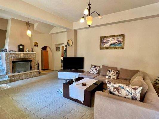 Kreta, Neapoli: Stadthaus mit Garten und Terrasse zu verkaufen