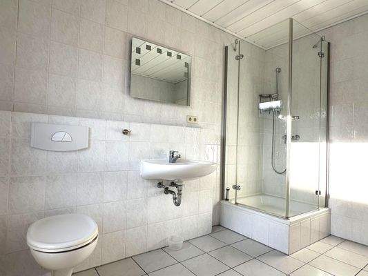 Bad mit Wanne u. Dusche