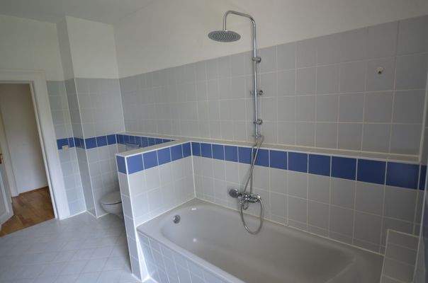 Modernes Badezimmer