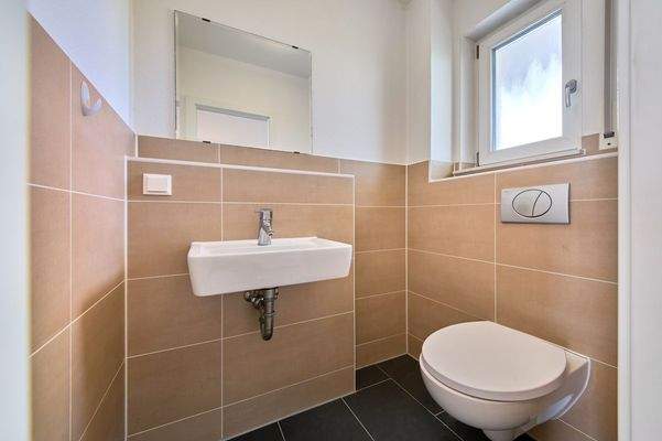 Ground floor: Guest toilet