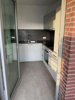 Einbau Küche mit Balkonzutritt