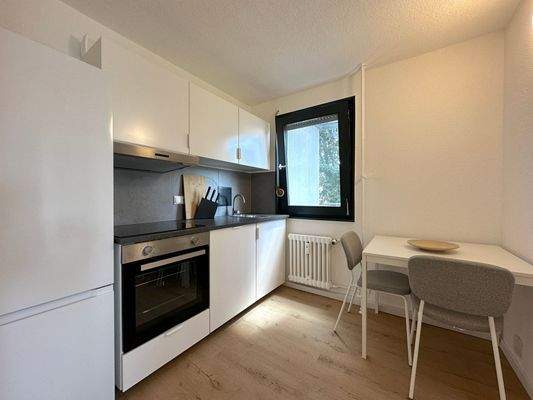 Moderne kleine Küche