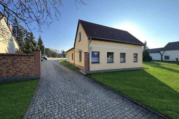 Herrschaftliche Einfahrt zum Haus