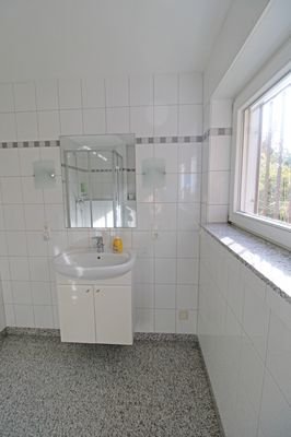 Bad mit Dusche im Untergeschoss