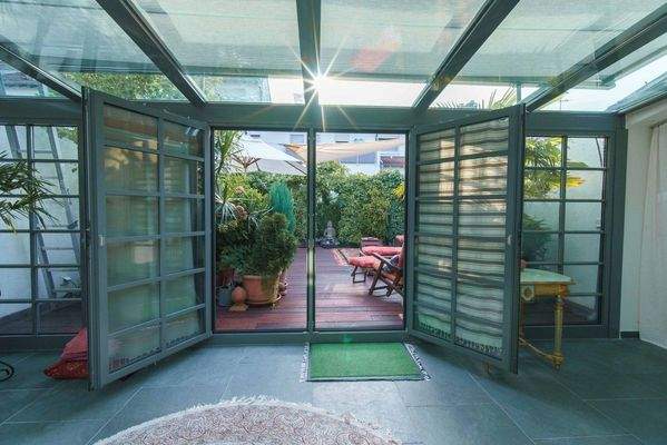 Lichtdurchfluteter Wintergarten