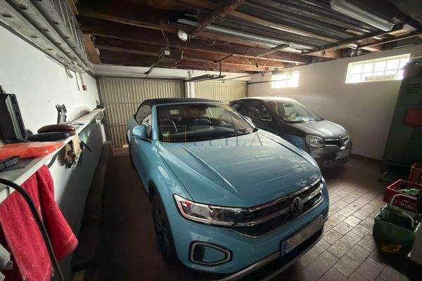 Doppelgarage mit Wallbox