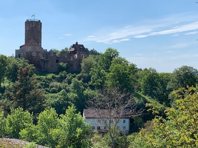 ***Unterhalb der Burg....Sensible Renovierung....Viel Wohn-Nutzfläche***