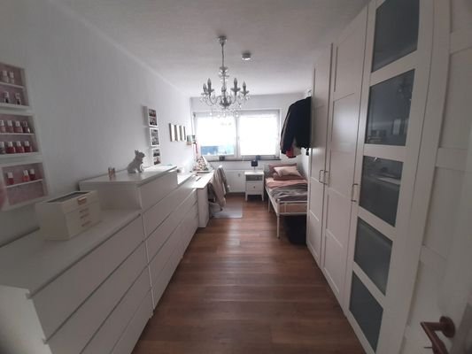 Kinderzimmer im Reihenendhaus.jpg