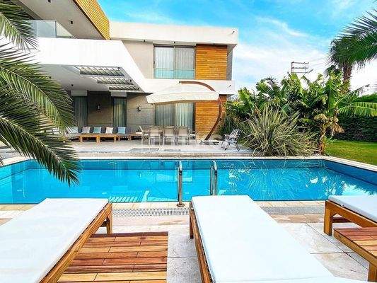 Detached Villa with Pool in Çeşme İzmir Close to Ilıca Beach