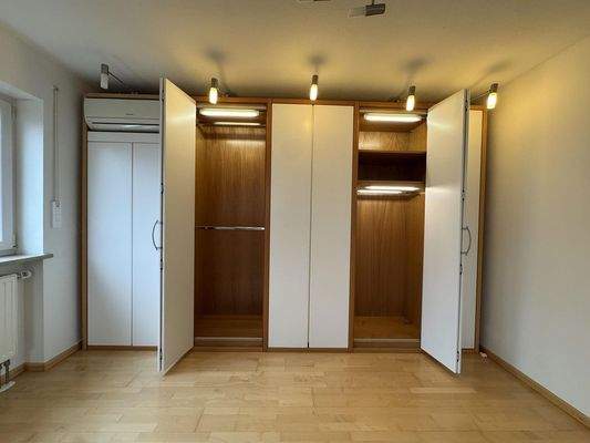 1OG Schlafzimmer Einbauschrank