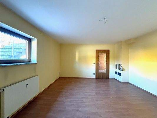 Wohnzimmer zum Flur hin UG