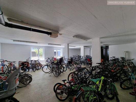 großer Fahrradraum (2)