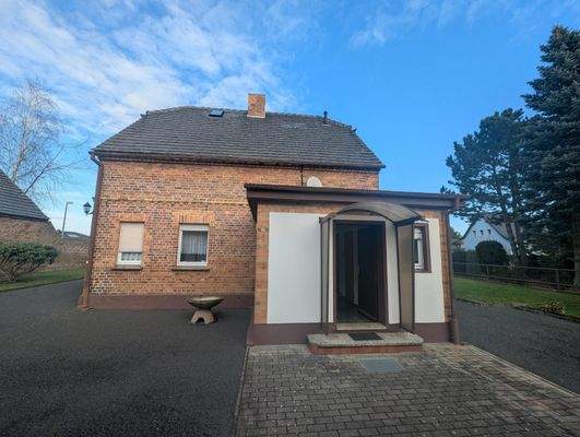 Wohnhaus Rückseite mit Anbau