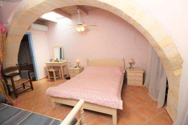 Schönes Steinhaus zum Verkauf mit Meerblick in Aspro