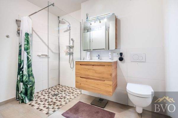 Modernes und großzügiges Badezimmer