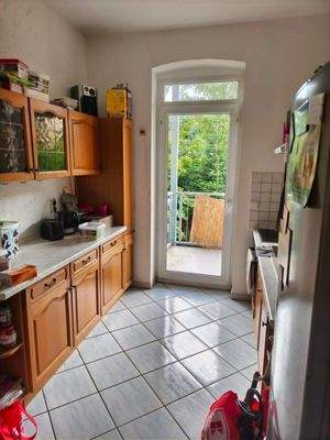 Küche mit Zugang auf dem Balkon