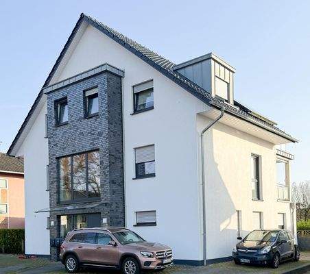 Erdgeschosswohnung im modernen Vierfamilienhaus