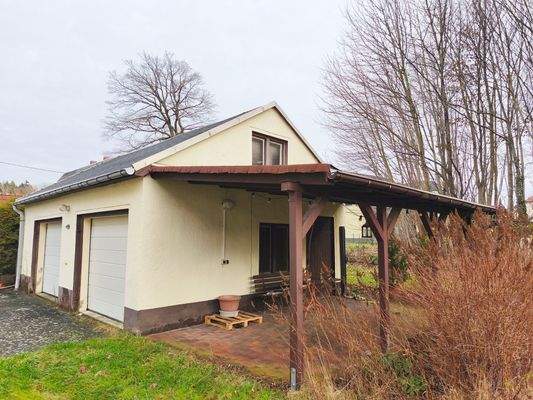 Nebengebäude Garagen und Sitzecke