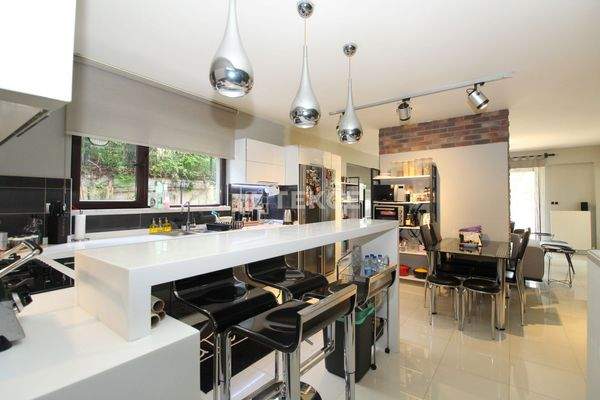 Spacious Stylish Villa with Private Garden in Ankara Çayyolu