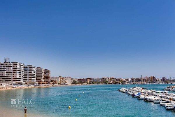 Hafenbereich / Harbour area / Zona del puerto