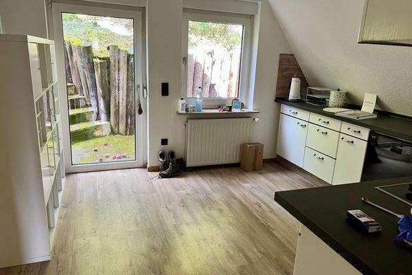 DG - Küche mit Ausgang zum Garten