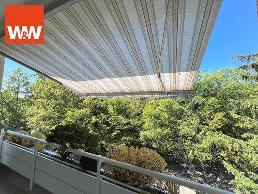 Balkon mit elektrischer Markise