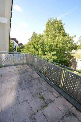 Großer Balkon mit Weitblick ins Grüne 