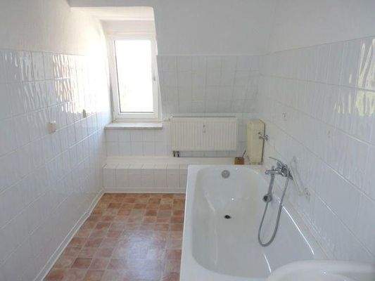 Tageslichtbad mit Wanne 