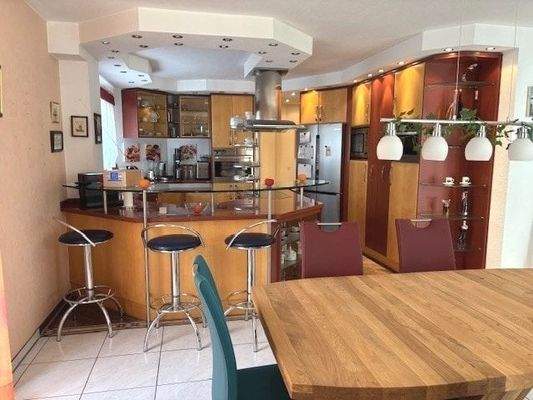 offene Küche mit Thekenbereich