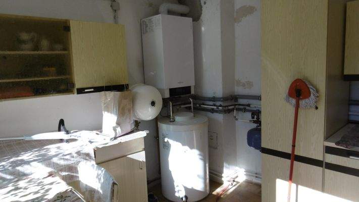 Waschküche mit Heizungsanlage