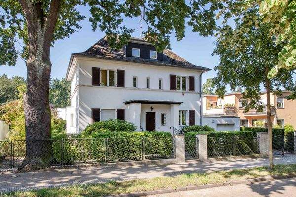 Hausansicht von Straße links