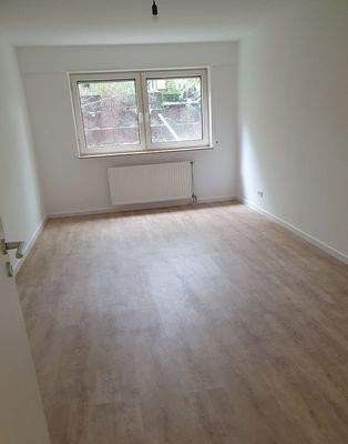 Leerer Raum mit Fenster