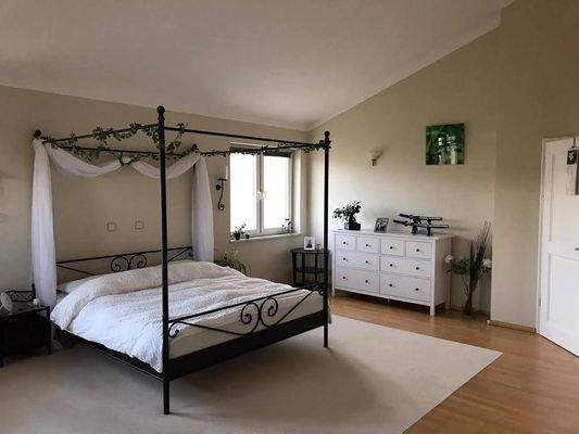 Schlafzimmer Eltern.jpg