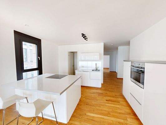 Offene Küche mit Kochinsel