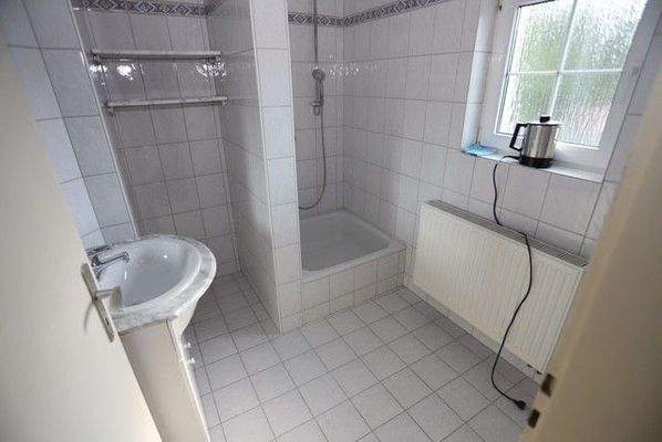 Badezimmer 2.jpg