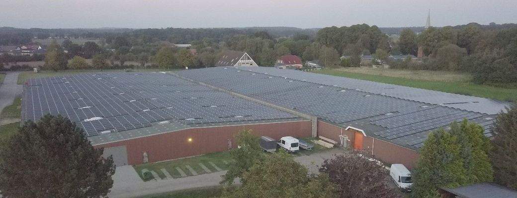 Luftbild von Süden mit PV ohne neuem Tor