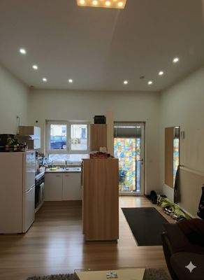Küche und Eingang.jpg