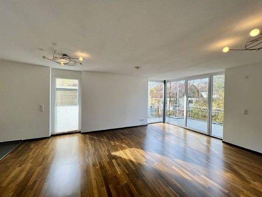 Bodentiefe Fenster im Wohn-/Essbereich EG