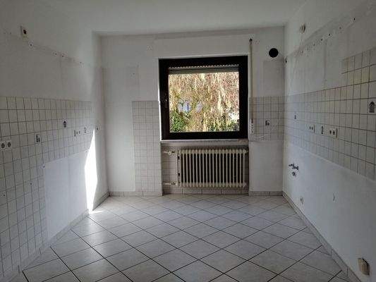 Küchenfenster zur Hausfront