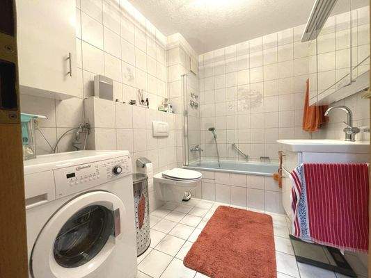 ... mit Waschmaschinen-Platz