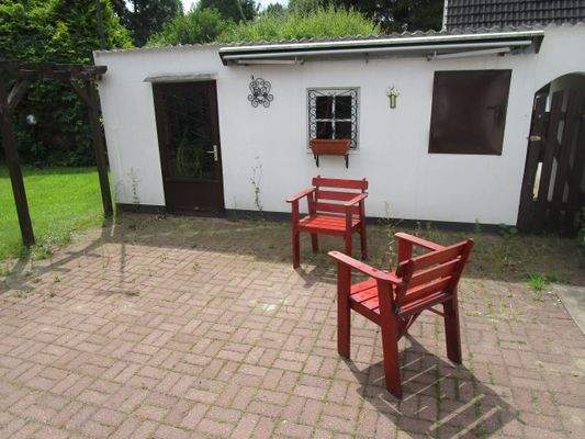 105. Terrassenbereich des Hauses mit Werkstatt..JP